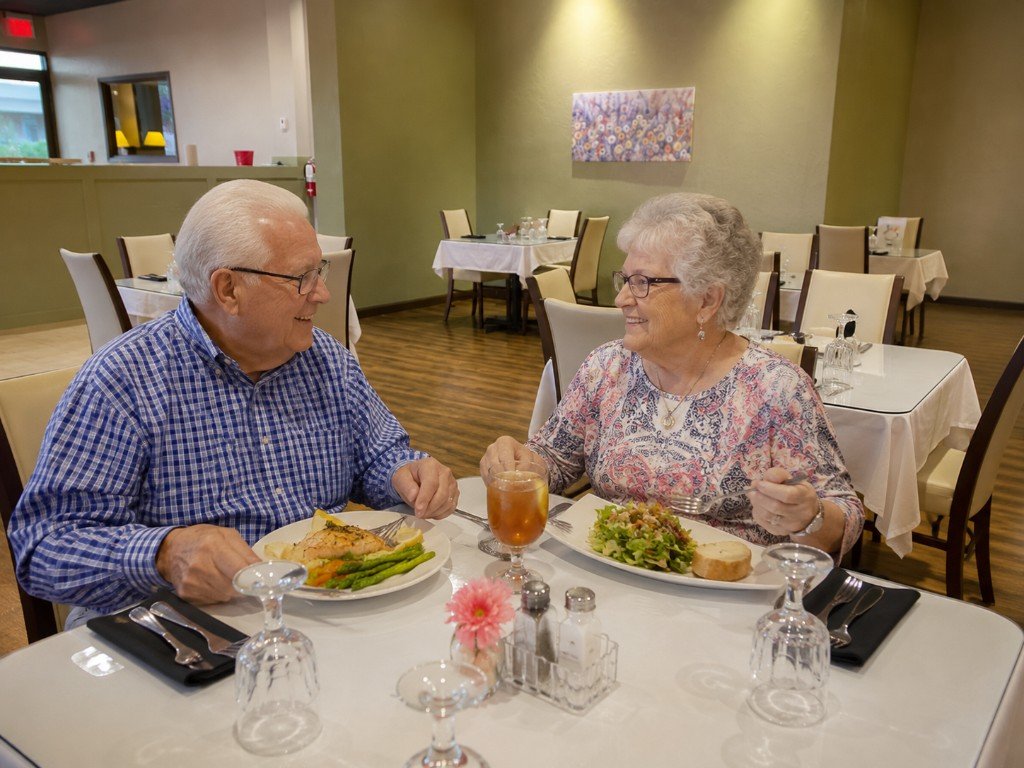 Residents enjoying restaurant-style dining together in the dining room